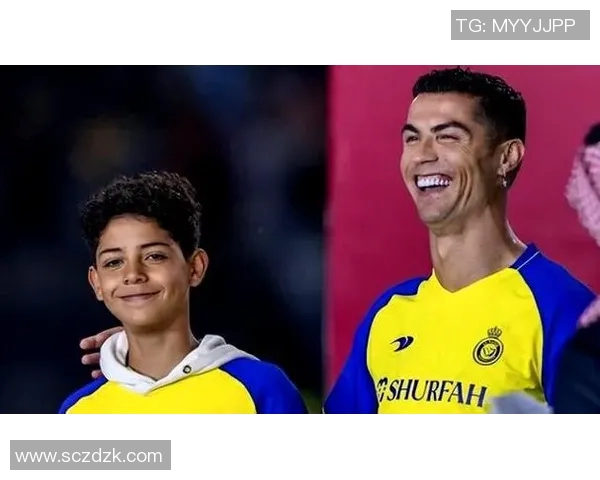 小孩对足球明星的热爱有多深厚他们的崇拜与梦想交织在一起