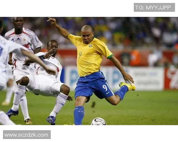 足球明星长发卷发造型的魅力与风格解析